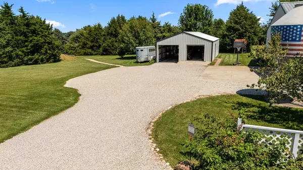 1392 RED BRICK RD, Dixon, IL 61021