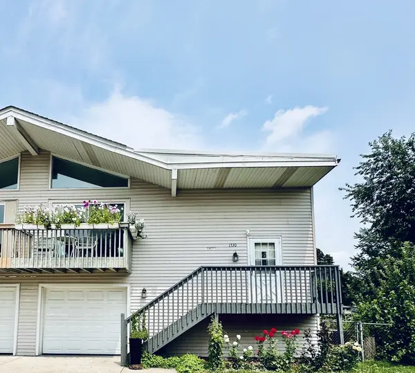 1330 Todd Farm DR, Elgin, IL 60123