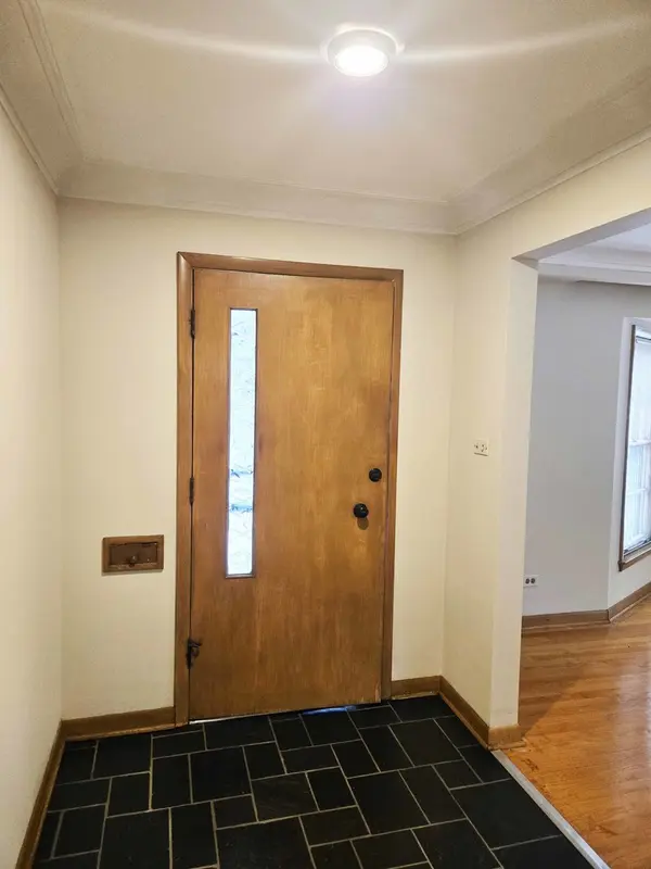9605 S Kolin AVE, Oak Lawn, IL 60453