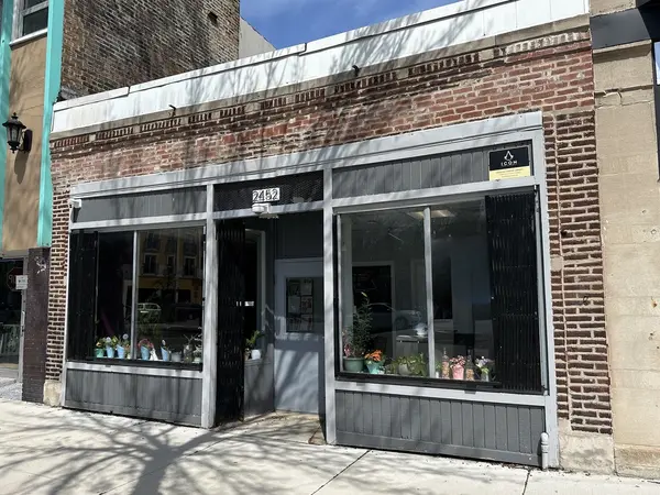 2452 W Division ST, Chicago, IL 60622