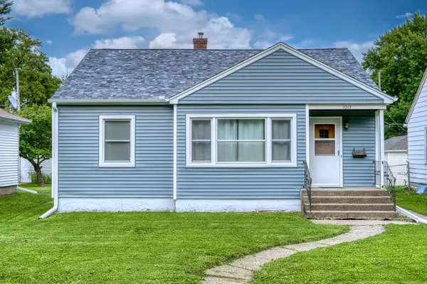 1019 N 3rd ST,  Clinton,  IA 52732