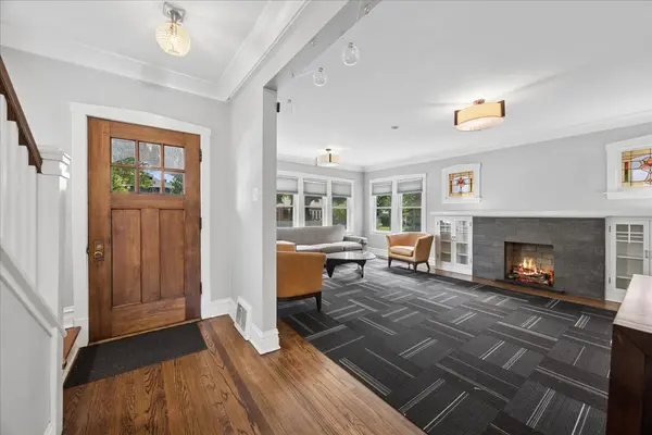 847 N Cuyler AVE, Oak Park, IL 60302