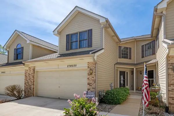 27W225 Ash CT, Winfield, IL 60190