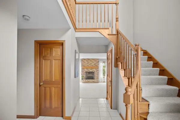 27W225 Ash CT, Winfield, IL 60190