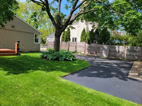 229 Fuller RD, Hinsdale, IL 60521