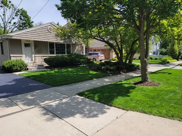 229 Fuller RD, Hinsdale, IL 60521