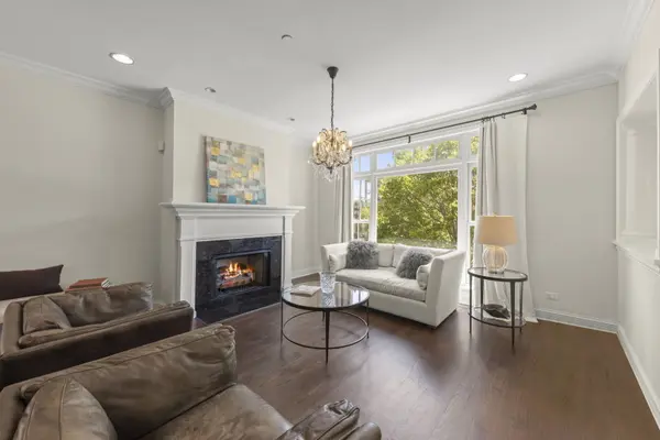 460 PENNSYLVANIA AVE #C, Glen Ellyn, IL 60137
