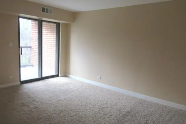 1605 E Central RD #322C, Arlington Heights, IL 60005