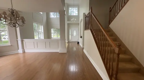 572 E DELGADO DR, Palatine, IL 60074