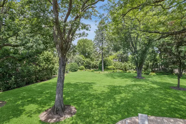 476 Briar LN, Lake Forest, IL 60045