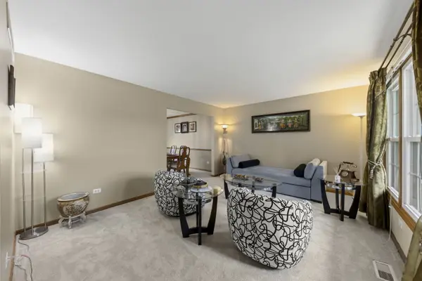 4108 Schillinger DR, Naperville, IL 60564