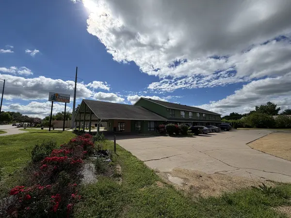 2225 Lincoln WAY, Clinton, IA 52732