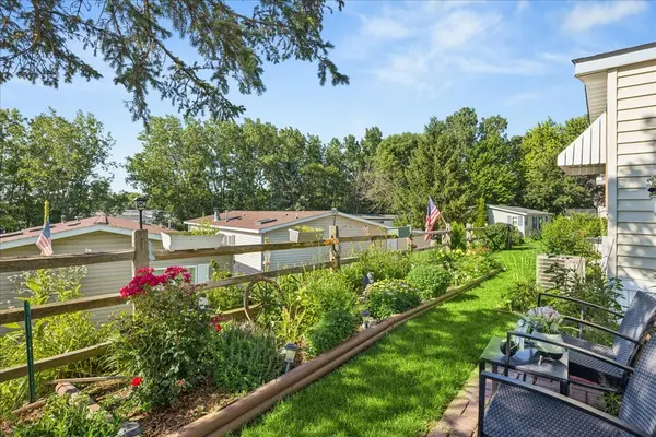 726 Hillcrest LN, Crystal Lake, IL 60014