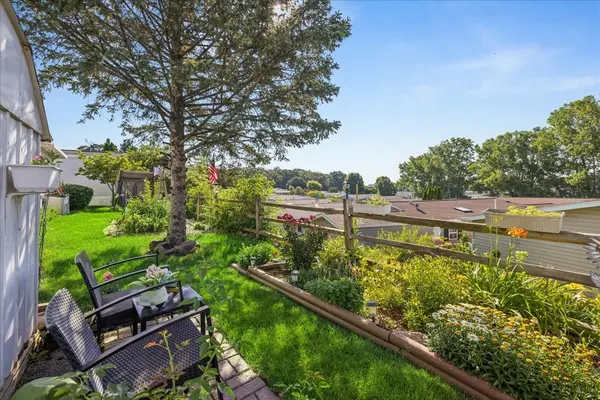 726 Hillcrest LN, Crystal Lake, IL 60014