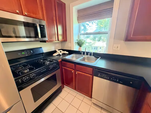 4201 N Sawyer AVE #2, Chicago, IL 60618