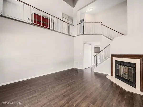 38 Crab Tree DR, Westmont, IL 60559