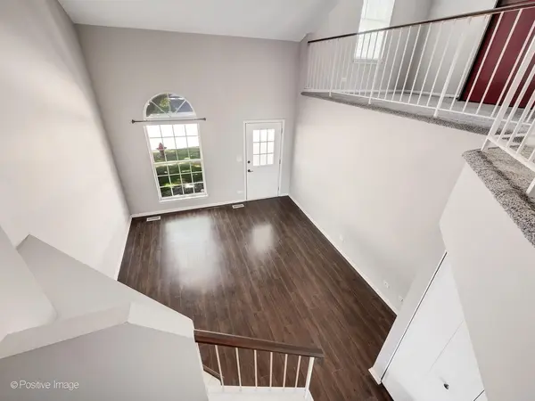 38 Crab Tree DR, Westmont, IL 60559