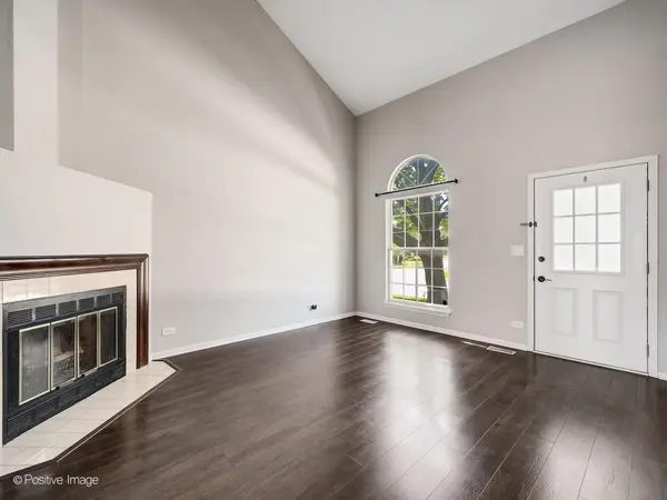 38 Crab Tree DR, Westmont, IL 60559
