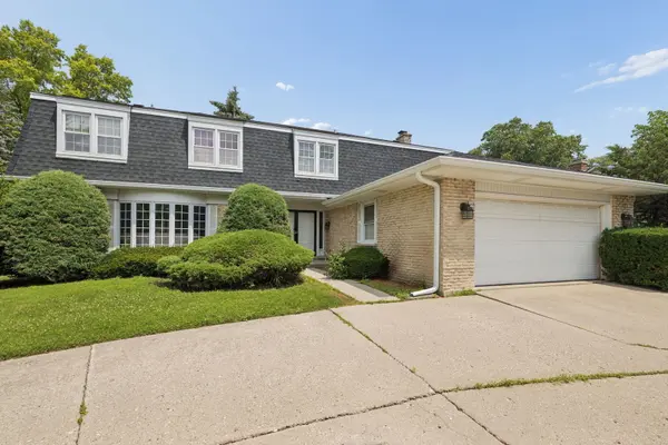 3856 Rutgers LN, Northbrook, IL 60062