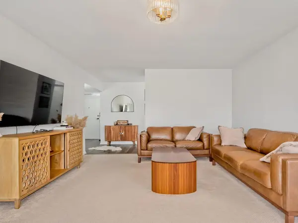 9356 Landings LN #504, Des Plaines, IL 60016