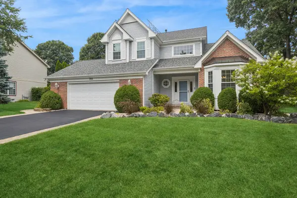 766 Providence LN, Crystal Lake, IL 60012