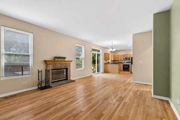766 Providence LN, Crystal Lake, IL 60012