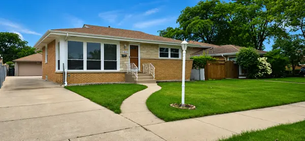 8607 N Osceola AVE, Niles, IL 60714
