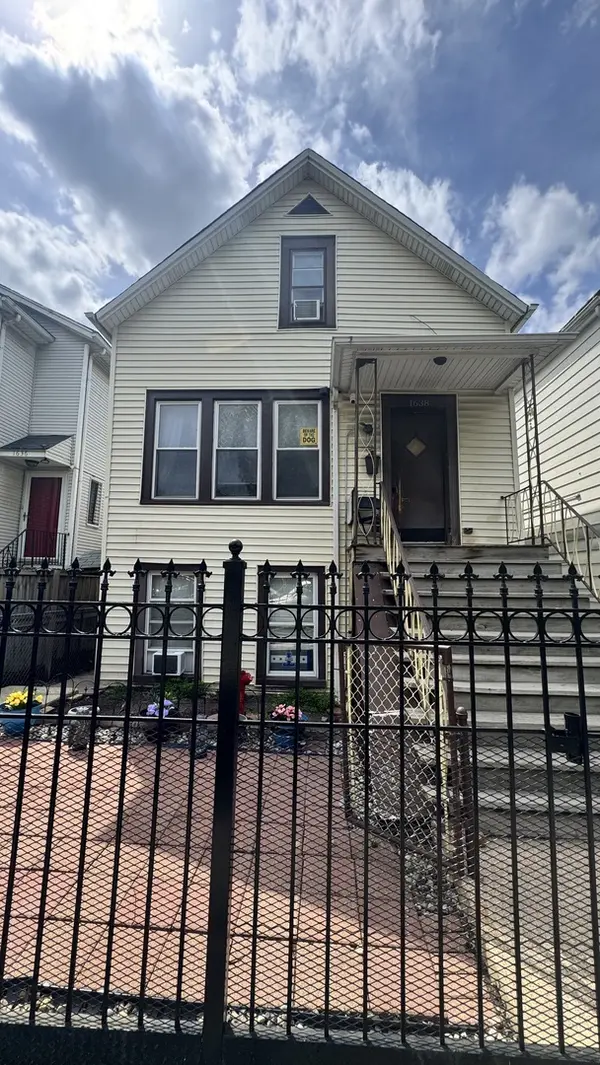 1638 N Campbell AVE, Chicago, IL 60647