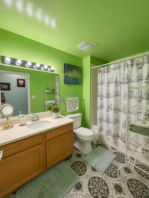 8828 Niles Center RD #301, Skokie, IL 60077