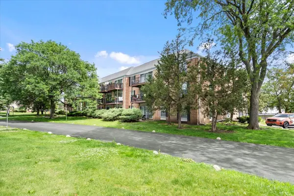 5300 Carriageway DR #207, Rolling Meadows, IL 60008