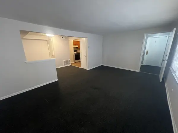 7832 S Cregier AVE #2E, Chicago, IL 60649