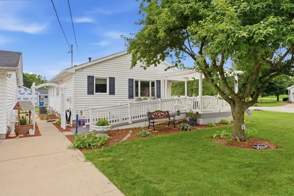 414 W 19th AVE, Coal Valley, IL 61240