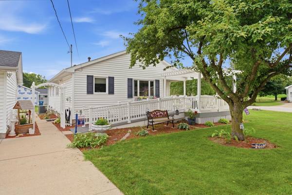 414 W 19th AVE, Coal Valley, IL 61240