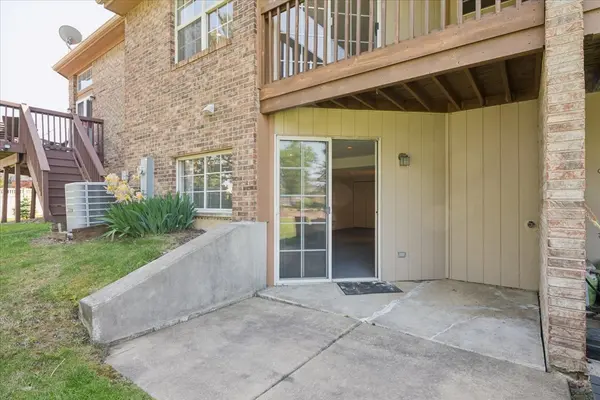 157 Louise CT #157, Wood Dale, IL 60191