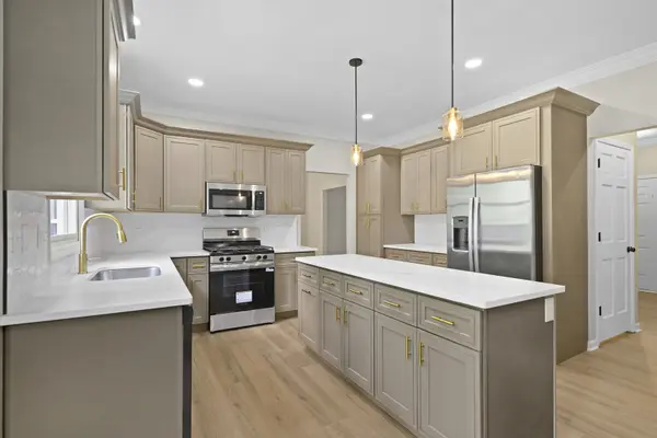 10414 Country LN, Beach Park, IL 60087