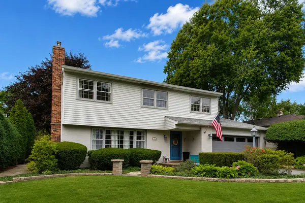 104 N Northampton DR, Geneva, IL 60134
