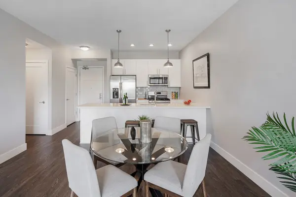 101 W Liberty ST #102, Barrington, IL 60010