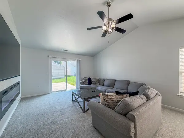 615 Corey LN, Champaign, IL 61822