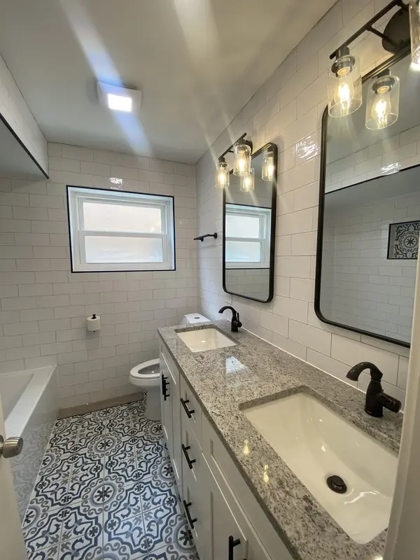 6114 W Leland AVE #1, Chicago, IL 60630