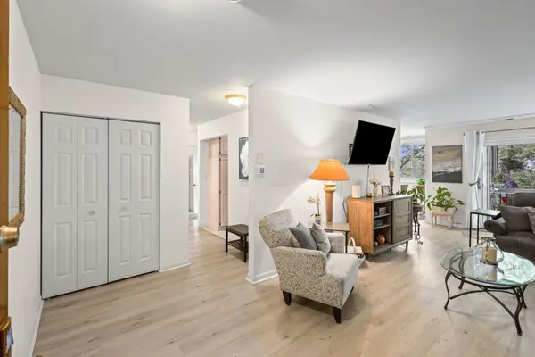 440 Raintree CT #3S, Glen Ellyn, IL 60137