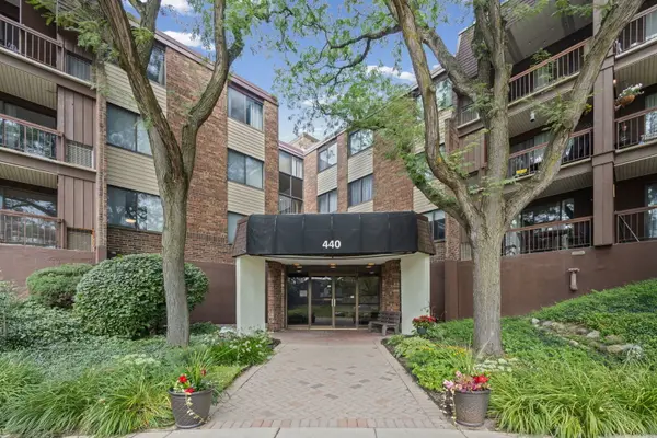 440 Raintree CT #3S, Glen Ellyn, IL 60137
