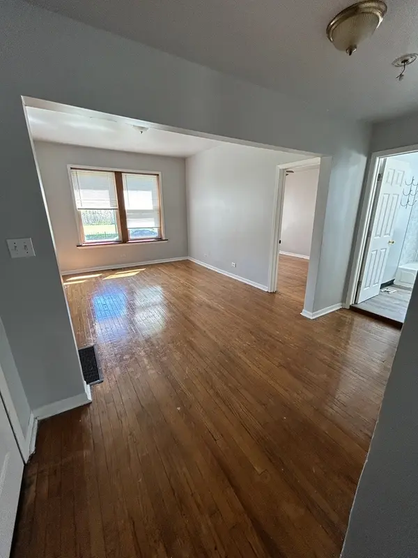 9036 S Dauphin AVE #1S, Chicago, IL 60619