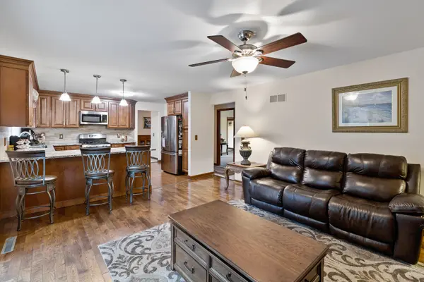 606 Mary LN, St. Anne, IL 60964