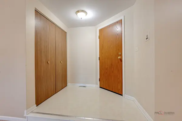 1209 BRADWELL LN #E, Mundelein, IL 60060