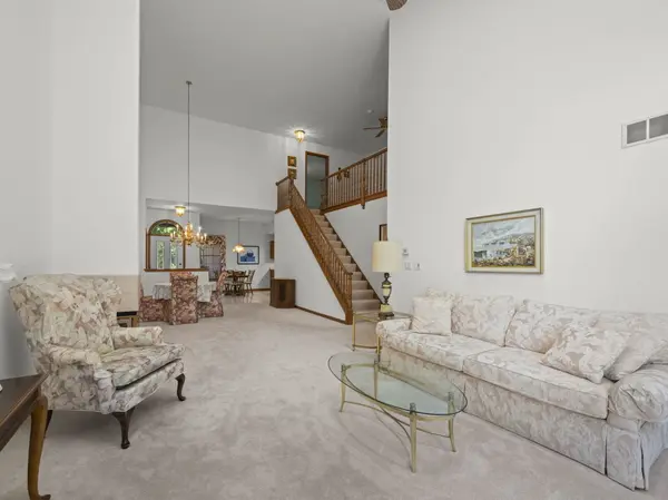 204 Jason CT, Bloomingdale, IL 60108