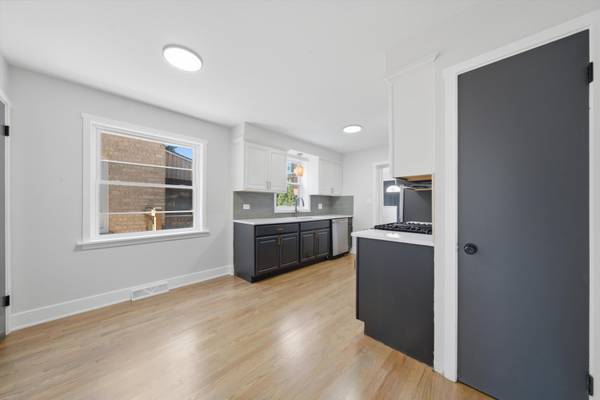 6332 N Mobile AVE, Chicago, IL 60646