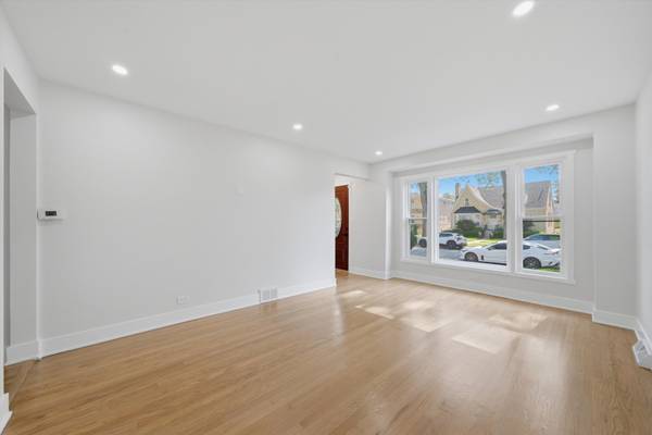 6332 N Mobile AVE, Chicago, IL 60646
