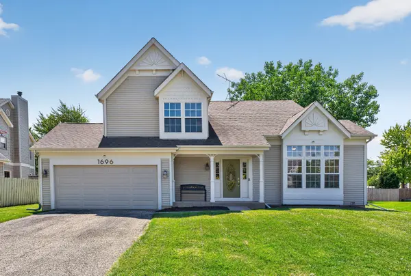 1696 Brigham LN, Crystal Lake, IL 60014