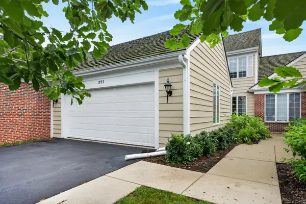 1393 W Shire CIR #2, Inverness, IL 60067