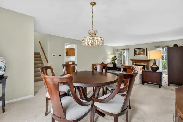 1393 W Shire CIR #2, Inverness, IL 60067